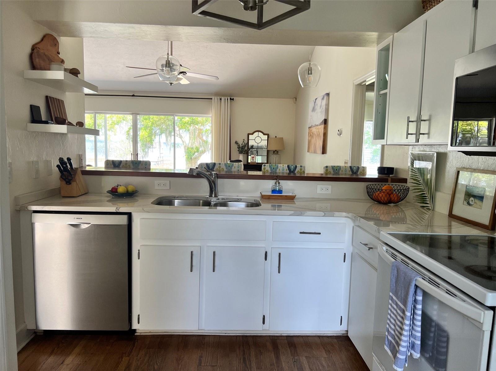 12595 SE SUNSET HARBOR RD, WEIRSDALE, FL, 32195