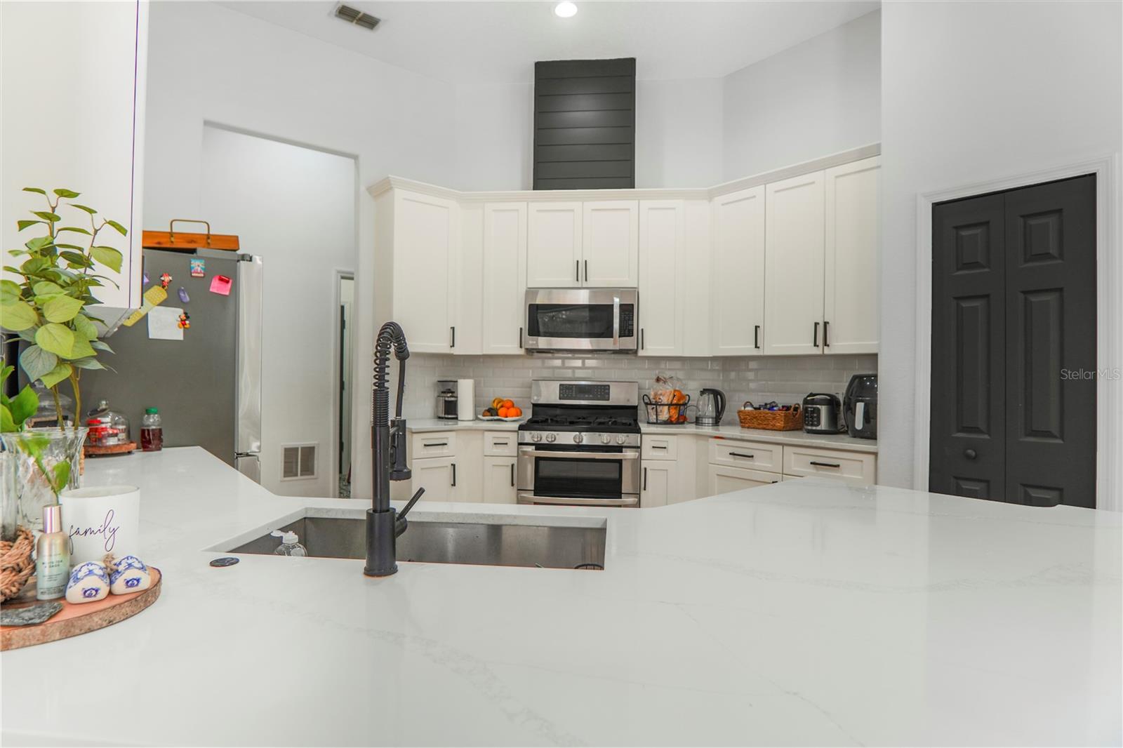 2884 MAJESTIC ISLE DR, CLERMONT, FL, 34711