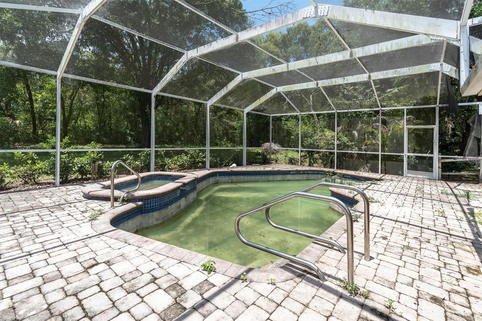 10422 N WOODMERE RD, TAMPA, FL, 33617