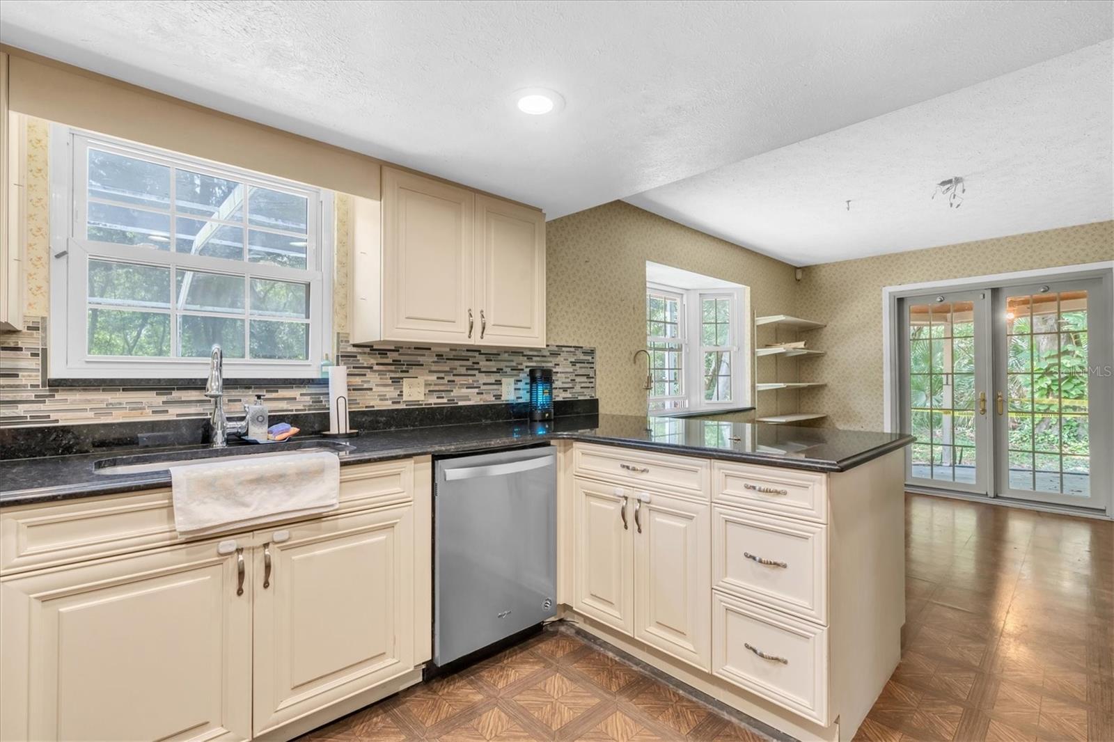 10422 N WOODMERE RD, TAMPA, FL, 33617