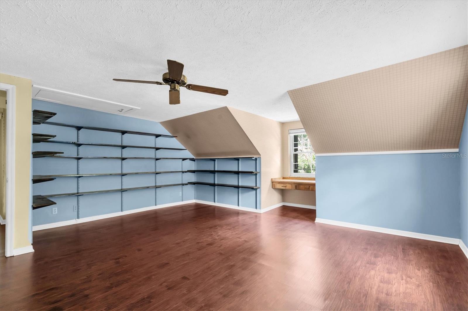 10422 N WOODMERE RD, TAMPA, FL, 33617