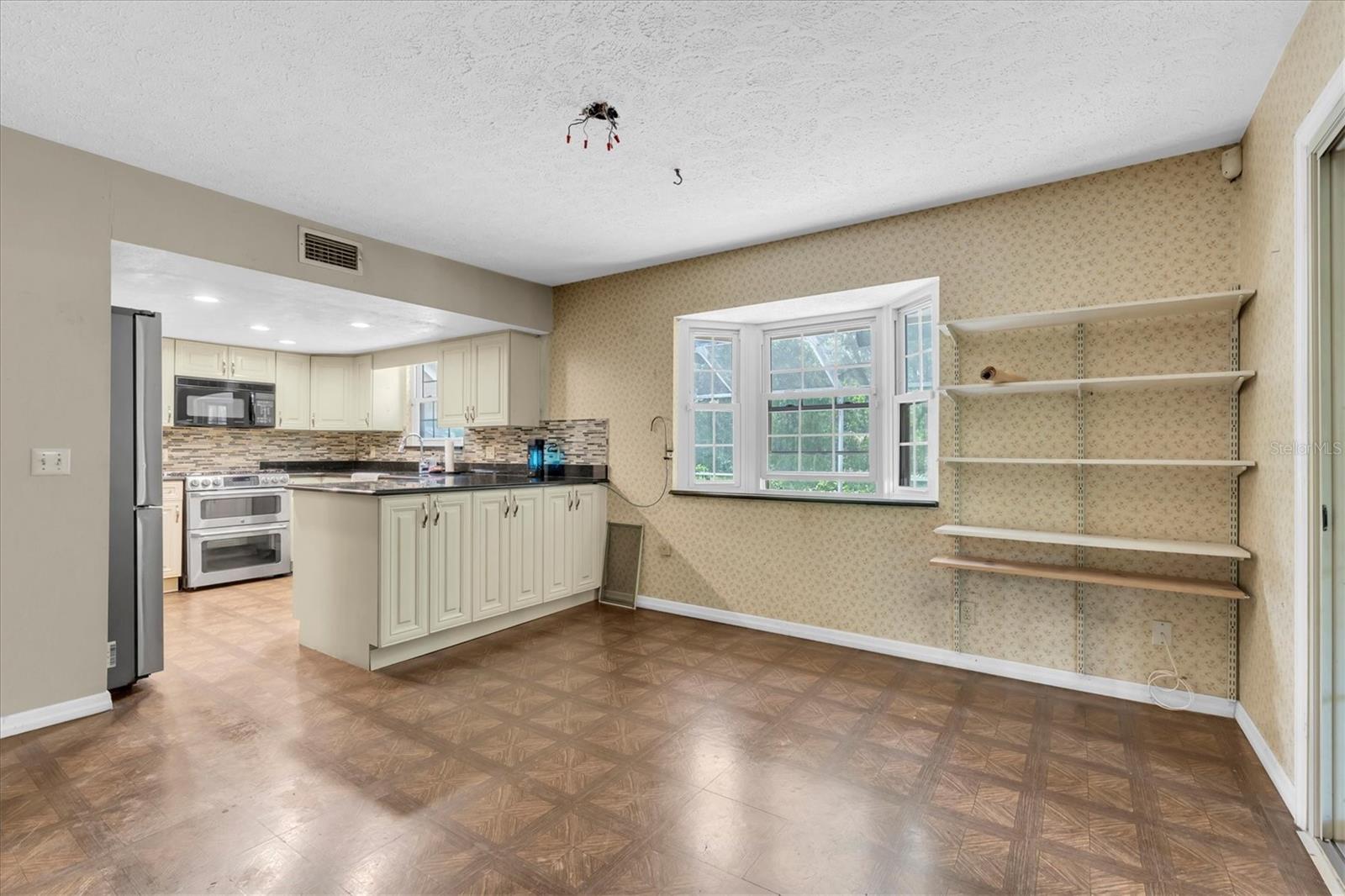 10422 N WOODMERE RD, TAMPA, FL, 33617