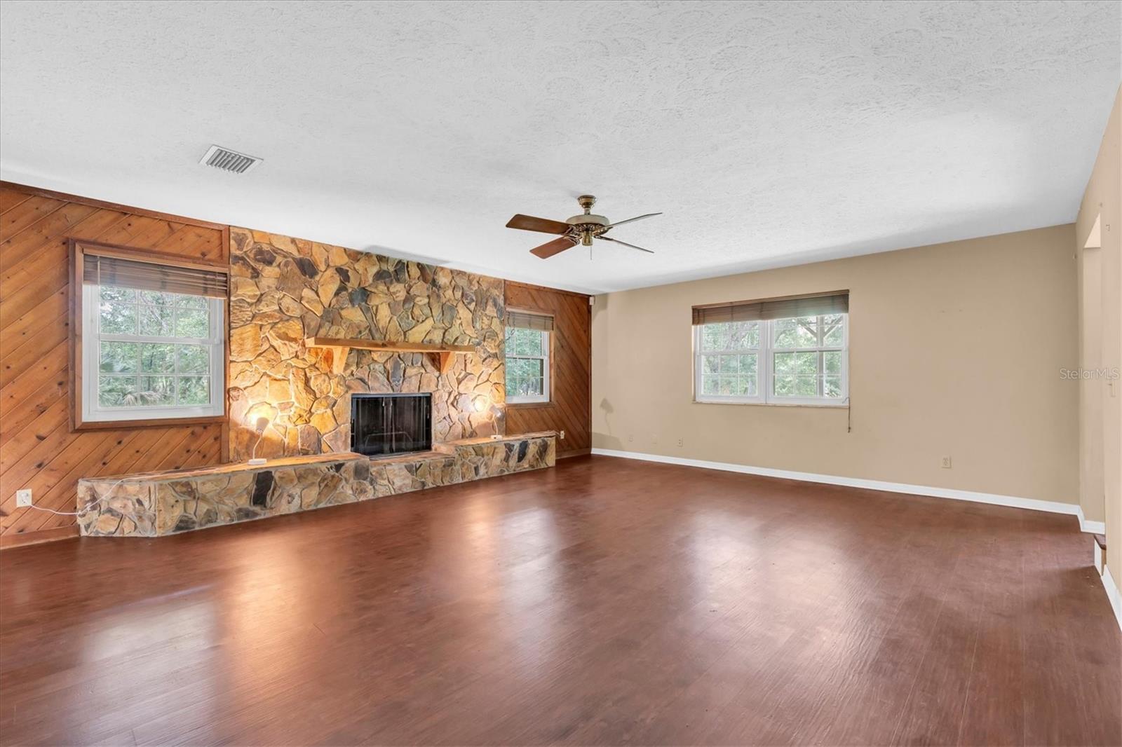 10422 N WOODMERE RD, TAMPA, FL, 33617