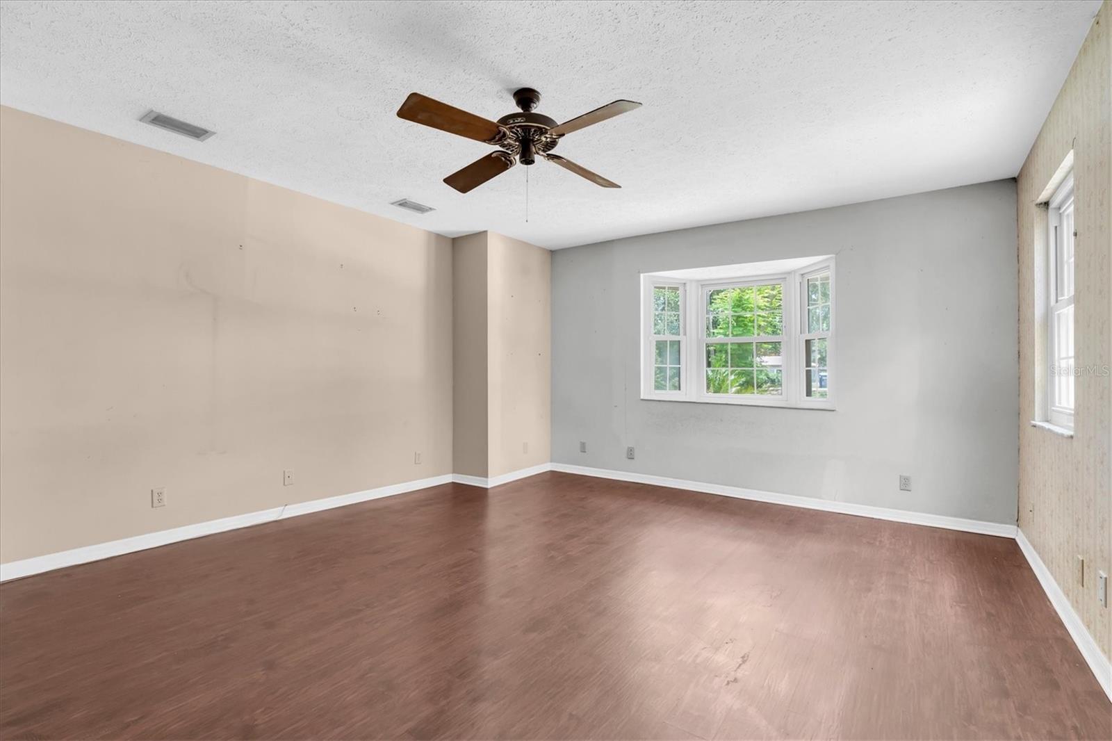 10422 N WOODMERE RD, TAMPA, FL, 33617