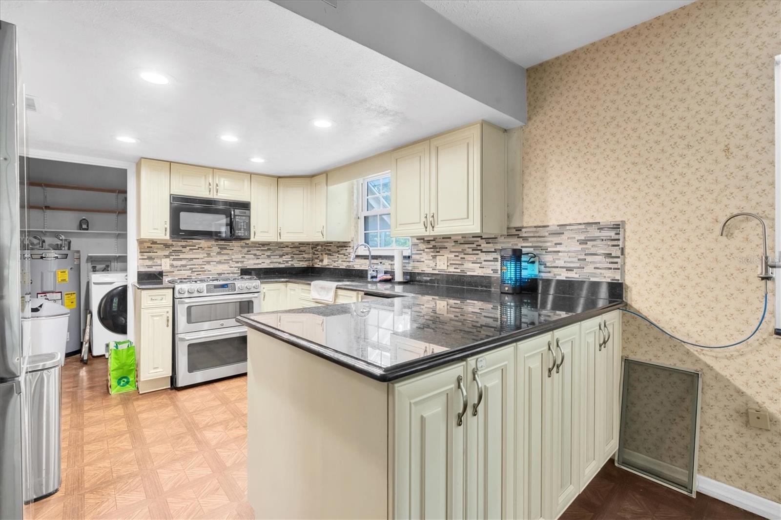 10422 N WOODMERE RD, TAMPA, FL, 33617