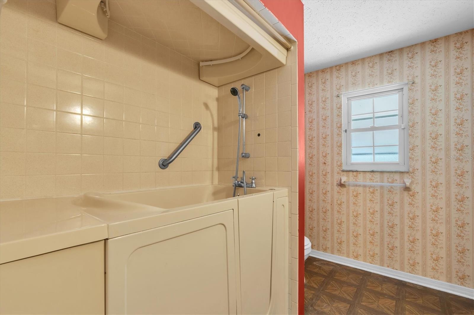 10422 N WOODMERE RD, TAMPA, FL, 33617