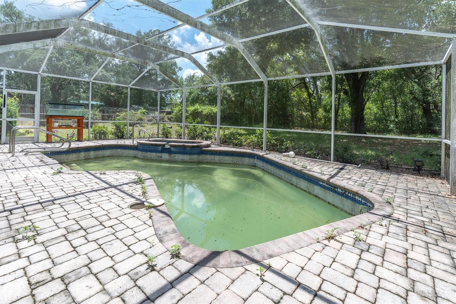 10422 N WOODMERE RD, TAMPA, FL, 33617