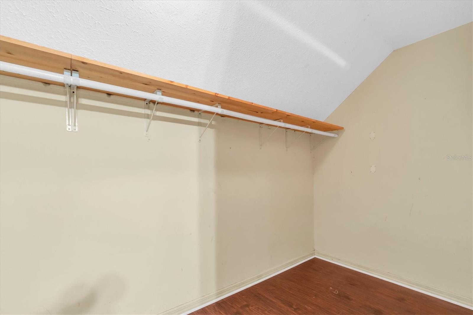 10422 N WOODMERE RD, TAMPA, FL, 33617
