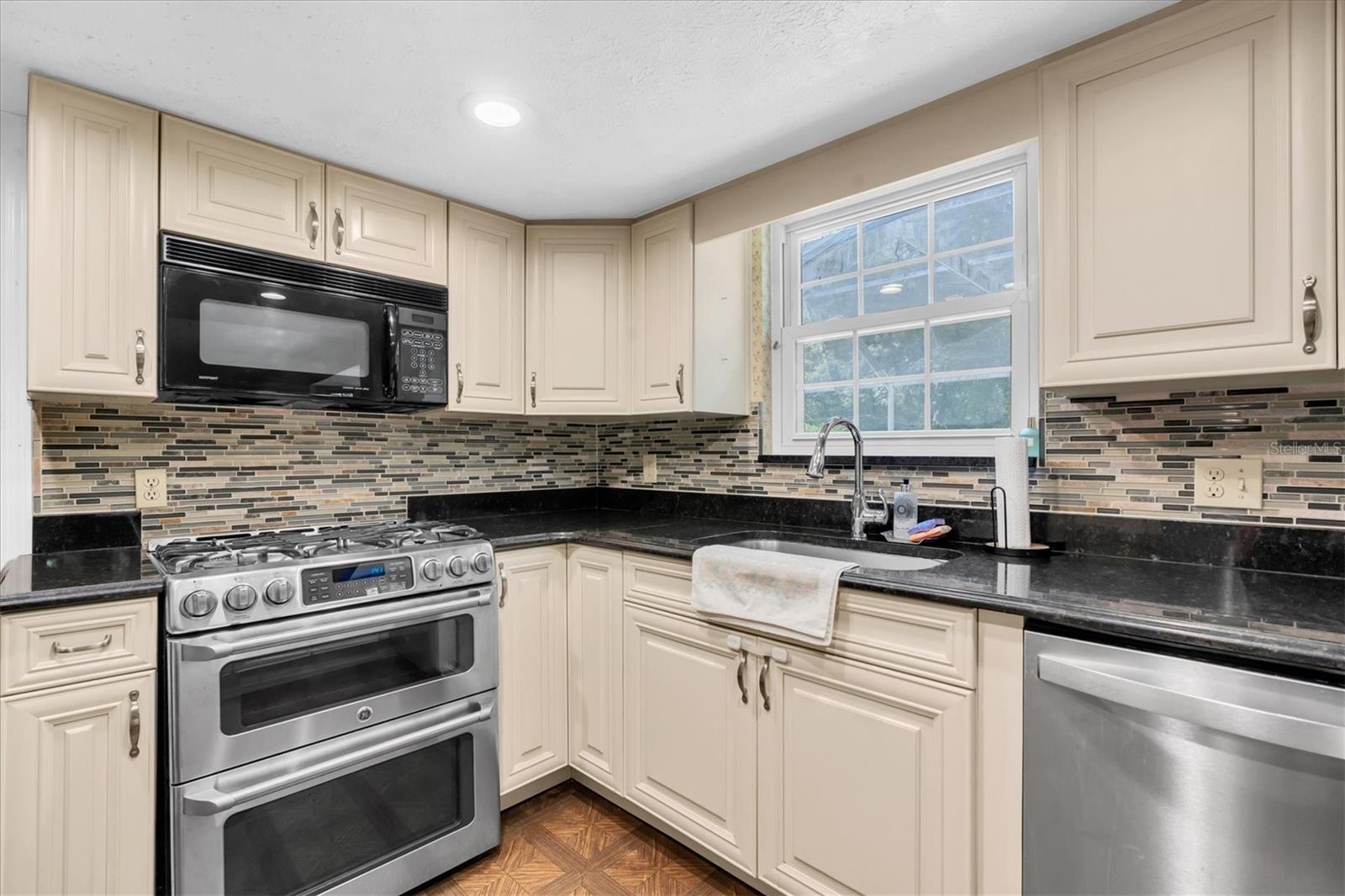 10422 N WOODMERE RD, TAMPA, FL, 33617