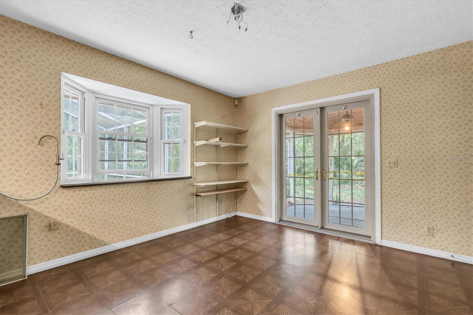 10422 N WOODMERE RD, TAMPA, FL, 33617