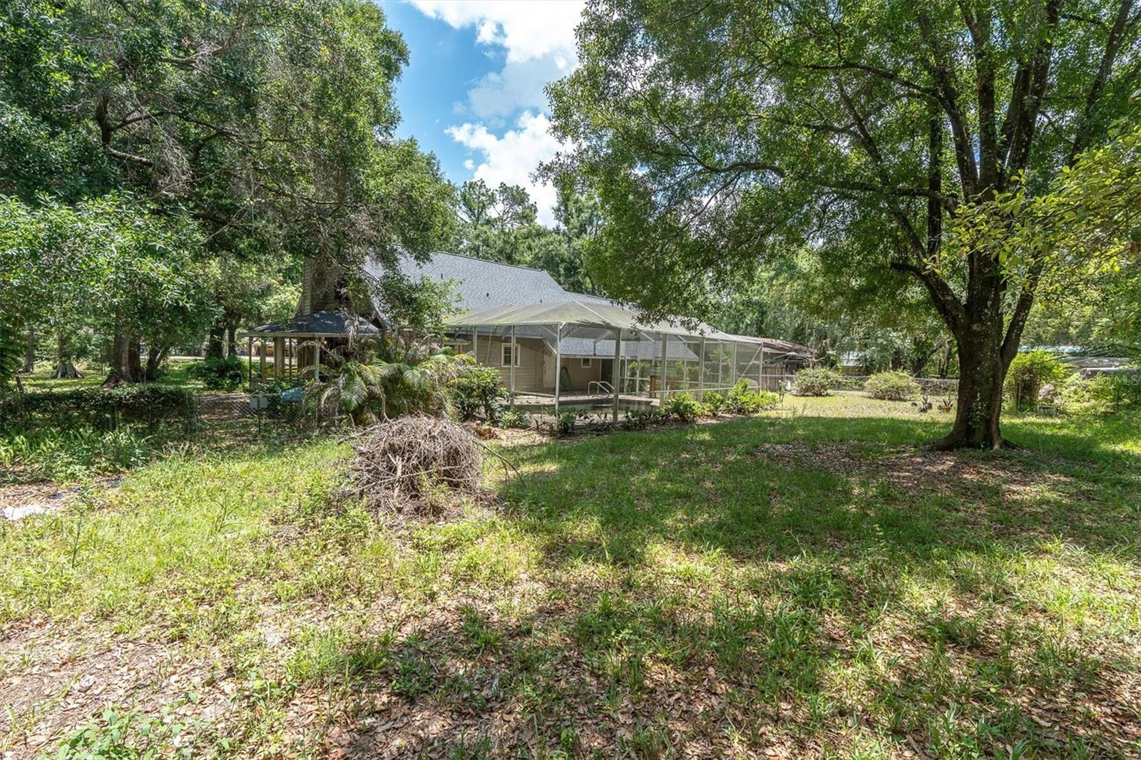 10422 N WOODMERE RD, TAMPA, FL, 33617