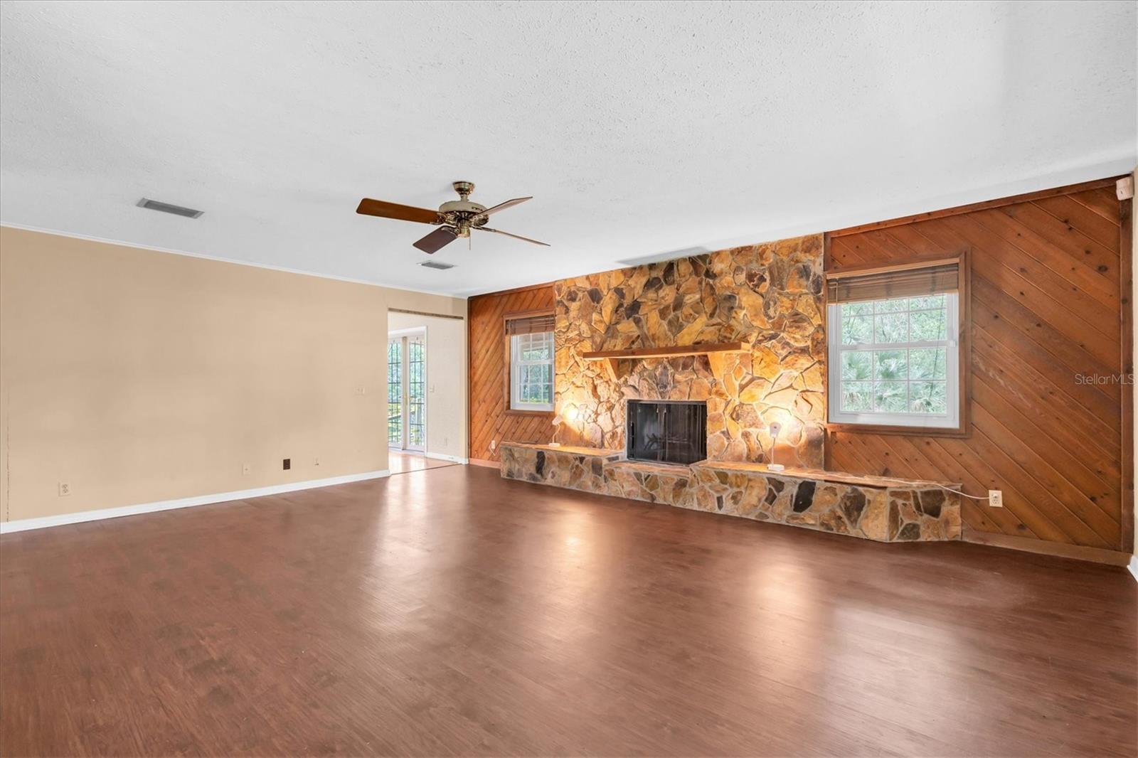 10422 N WOODMERE RD, TAMPA, FL, 33617