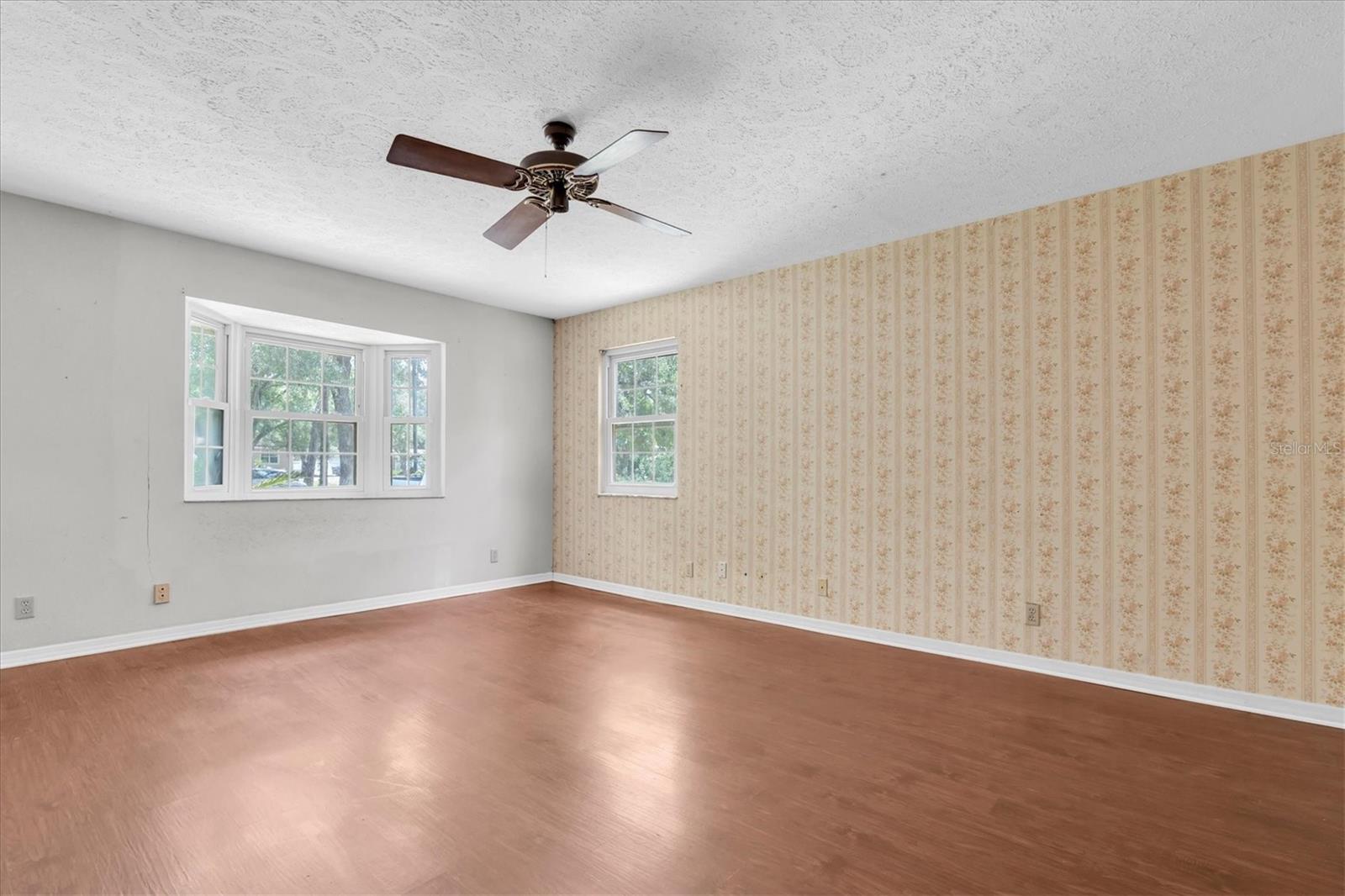10422 N WOODMERE RD, TAMPA, FL, 33617