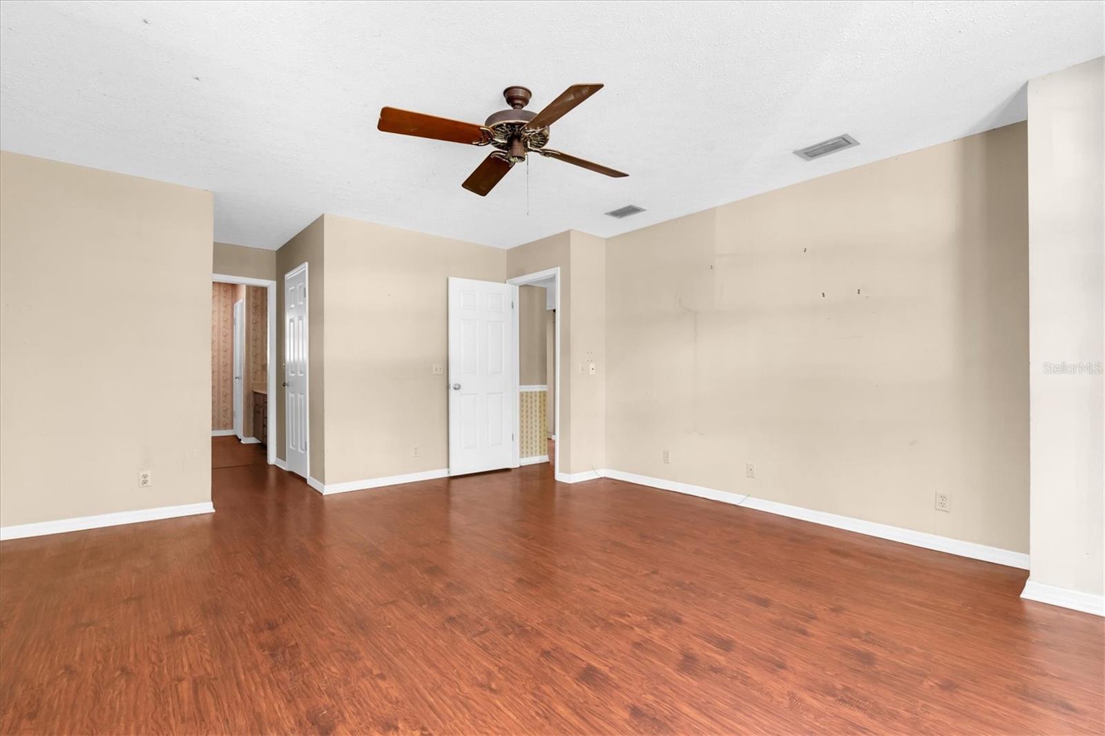 10422 N WOODMERE RD, TAMPA, FL, 33617