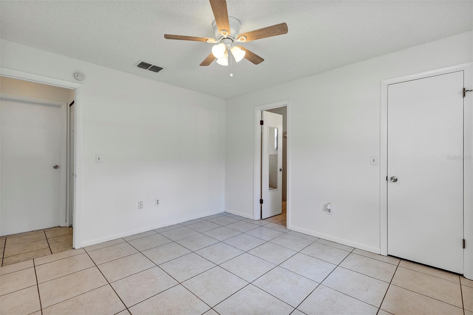 606 THIRD AVE, LADY LAKE, FL, 32159