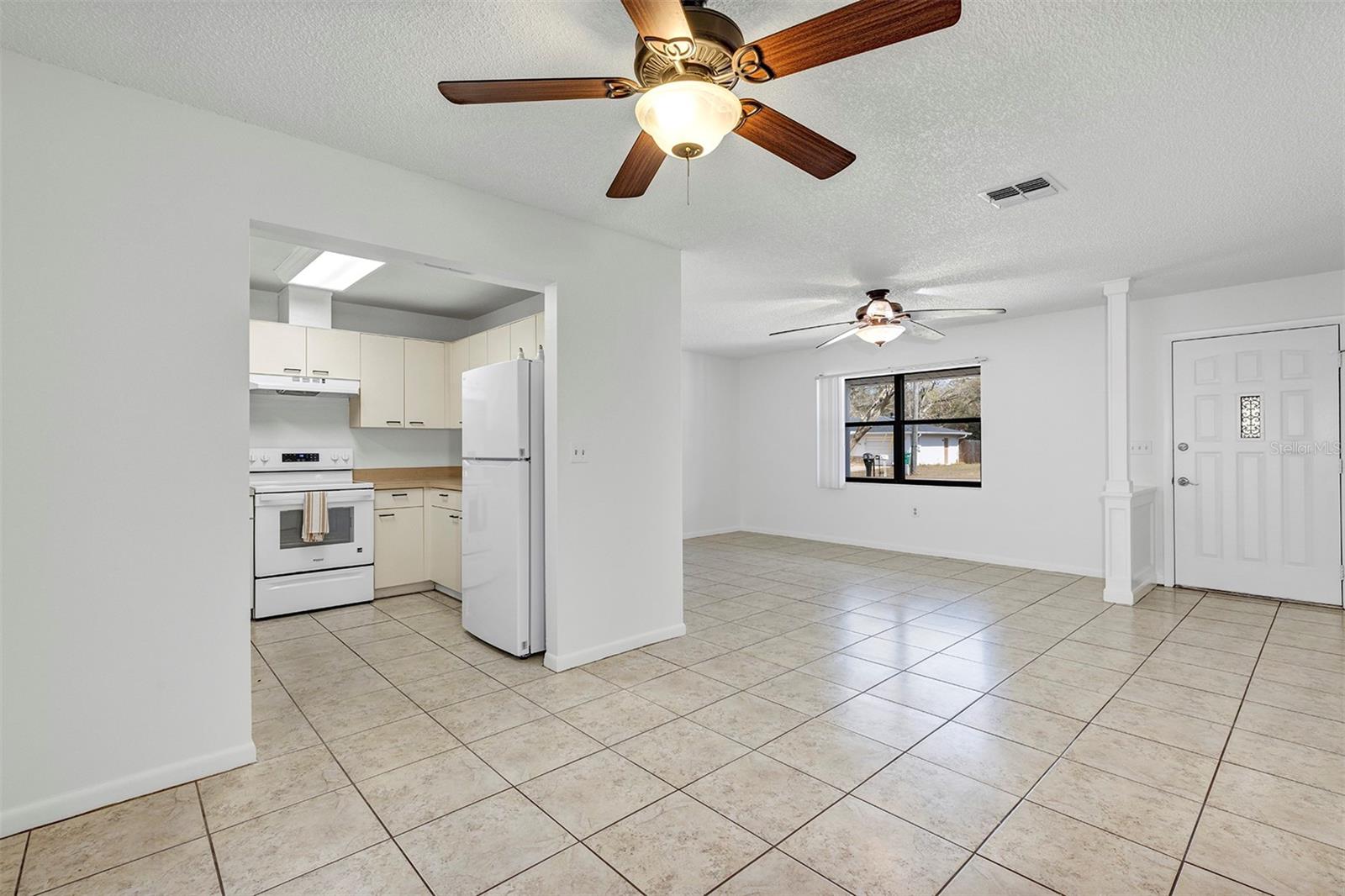 606 THIRD AVE, LADY LAKE, FL, 32159