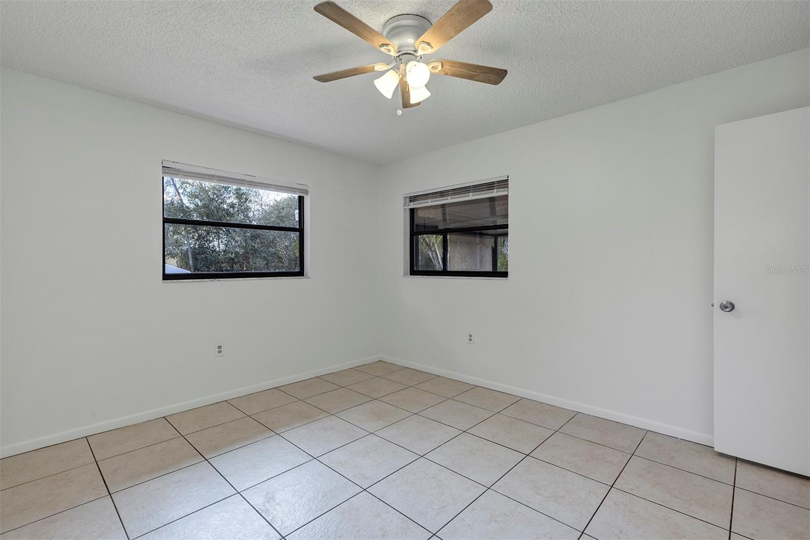 606 THIRD AVE, LADY LAKE, FL, 32159