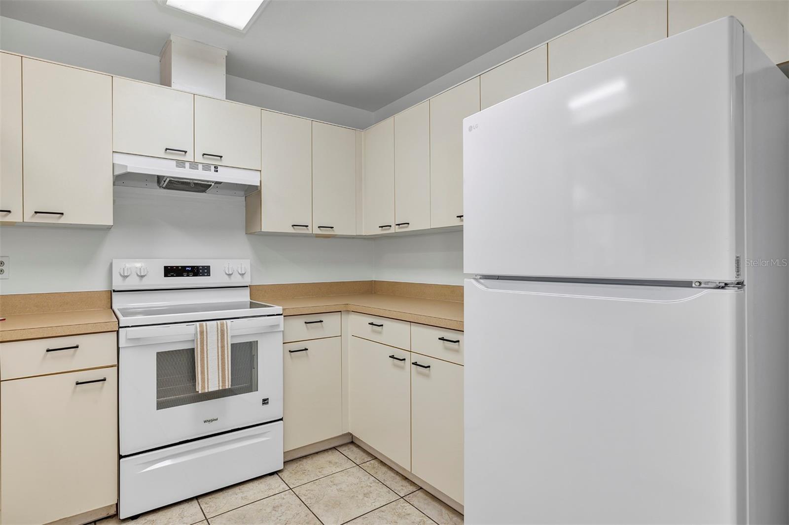 606 THIRD AVE, LADY LAKE, FL, 32159