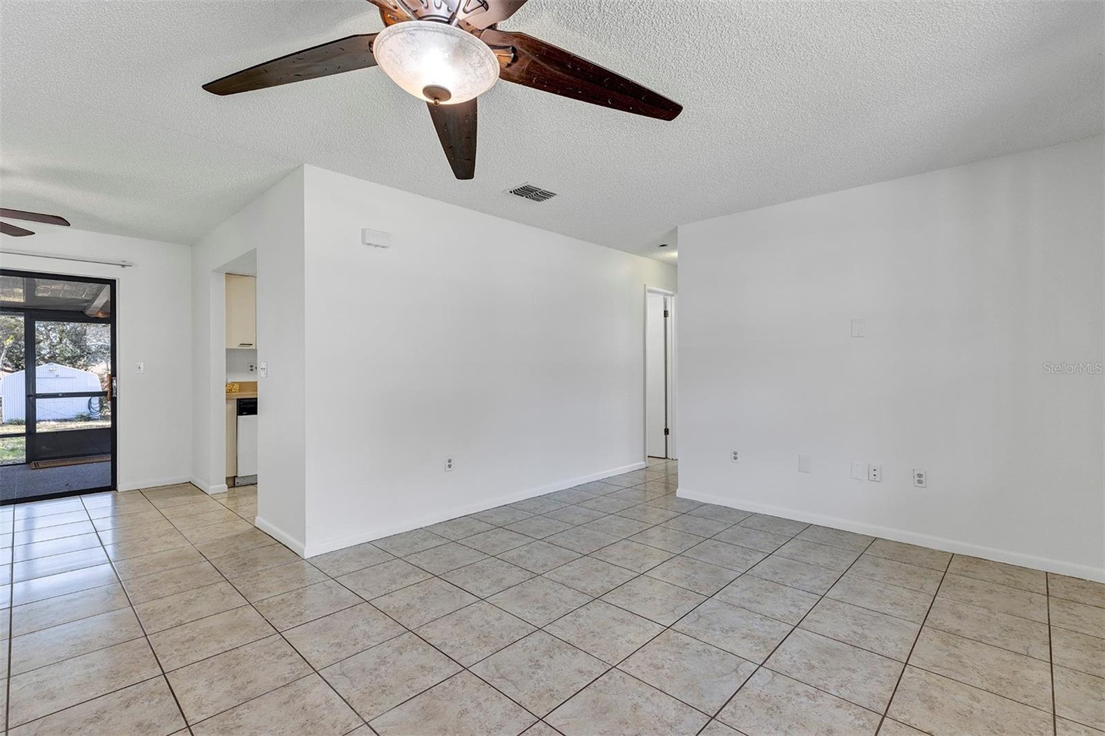 606 THIRD AVE, LADY LAKE, FL, 32159