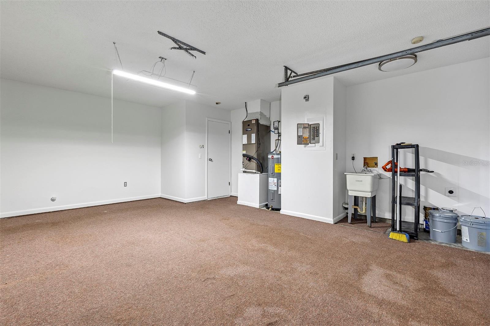606 THIRD AVE, LADY LAKE, FL, 32159