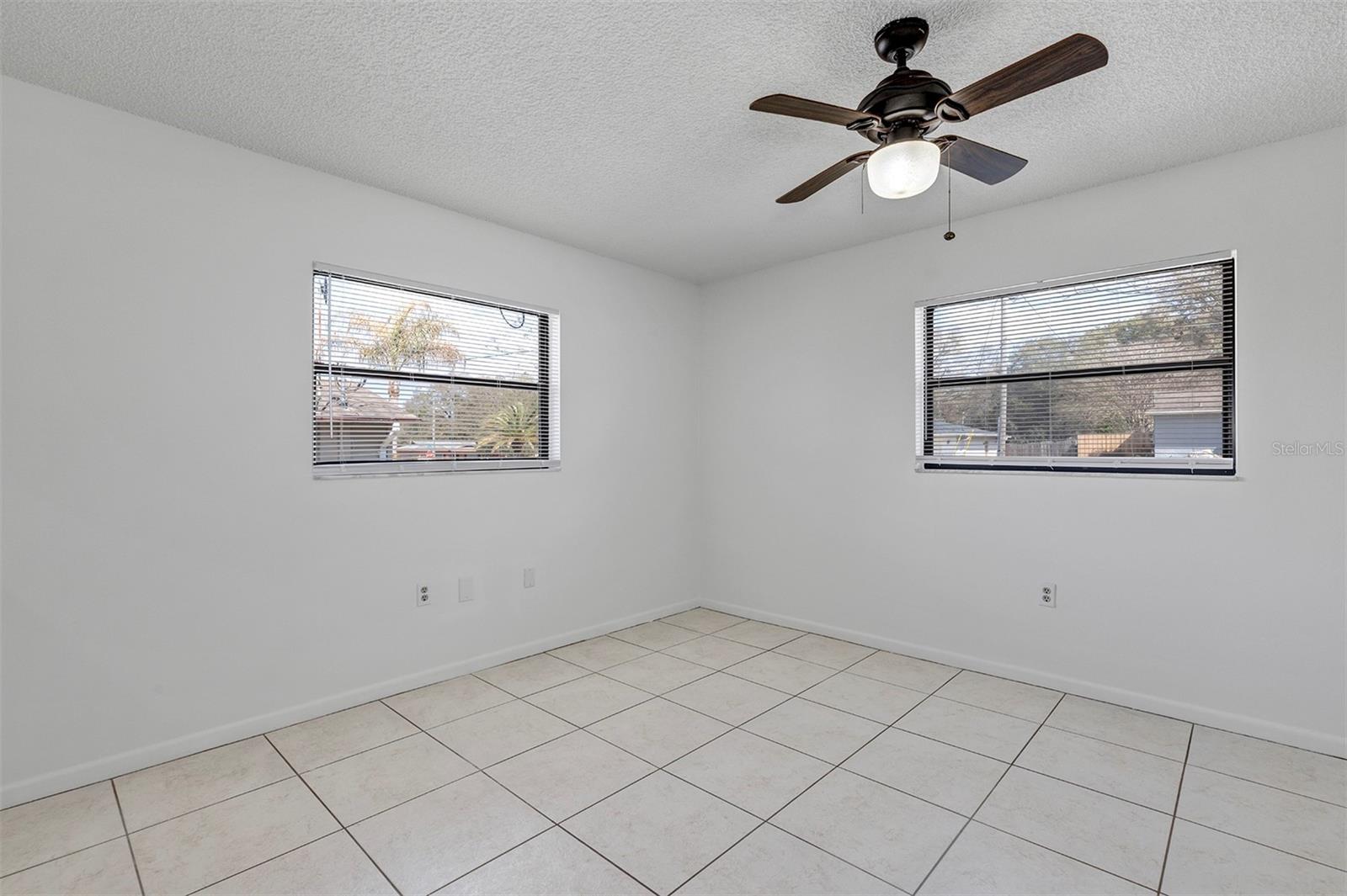606 THIRD AVE, LADY LAKE, FL, 32159