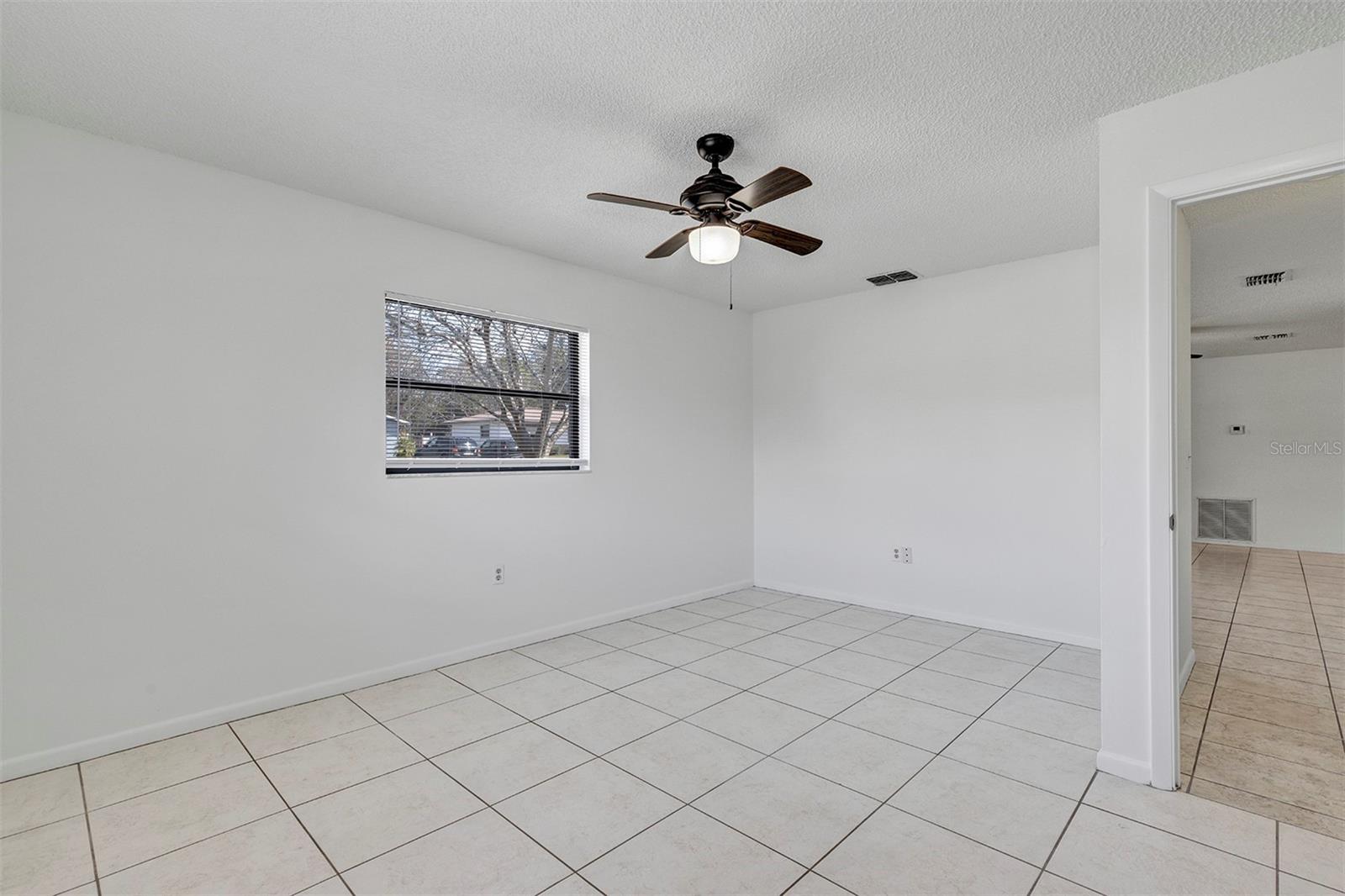 606 THIRD AVE, LADY LAKE, FL, 32159