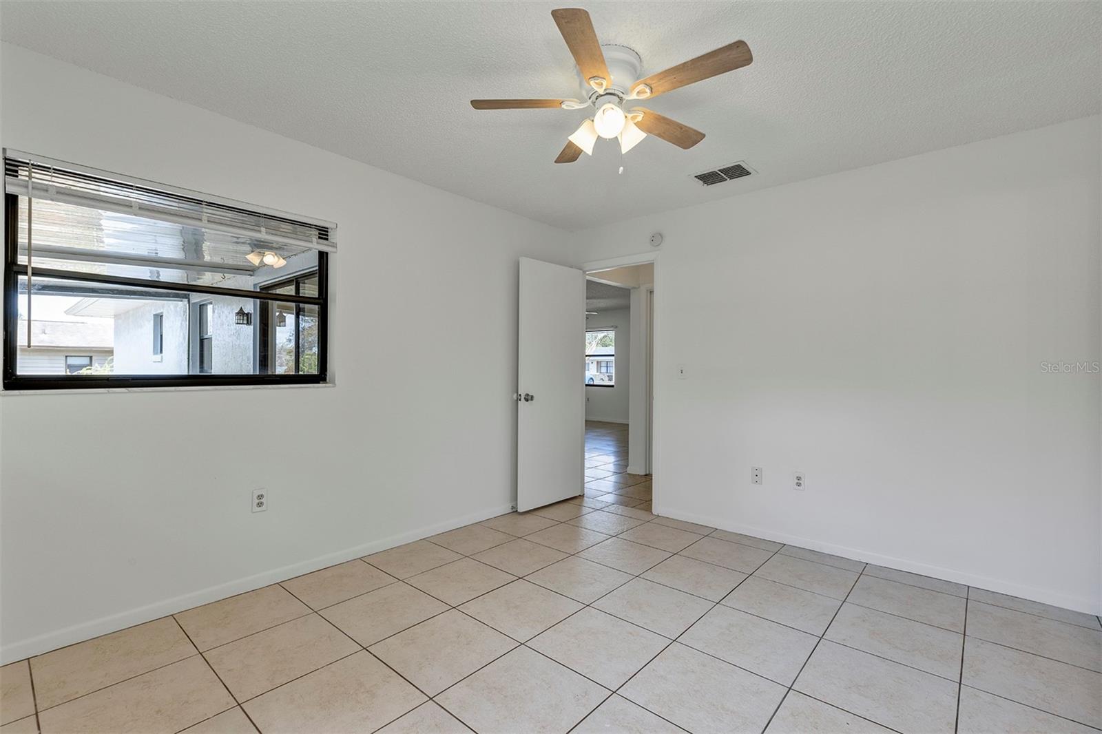 606 THIRD AVE, LADY LAKE, FL, 32159