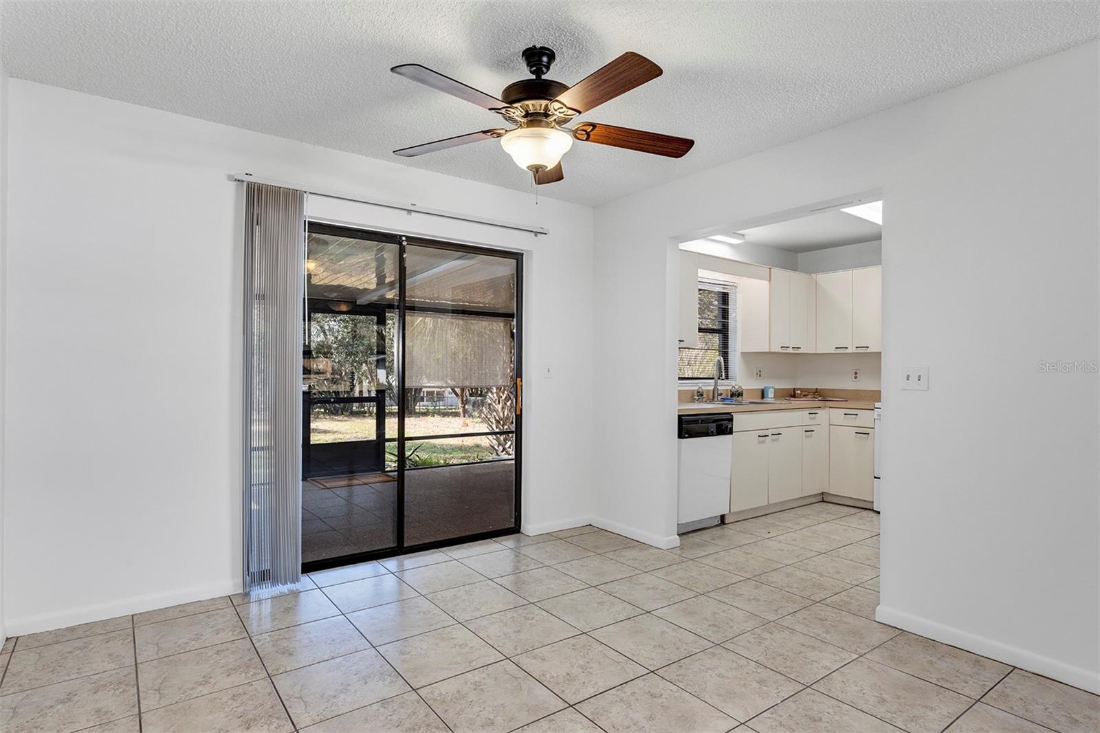 606 THIRD AVE, LADY LAKE, FL, 32159