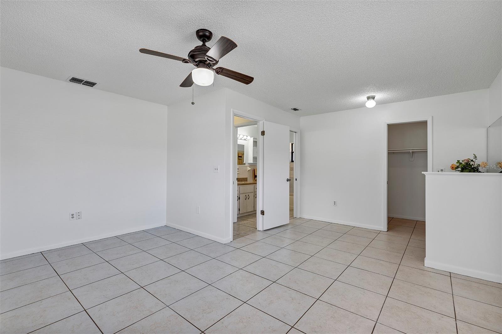 606 THIRD AVE, LADY LAKE, FL, 32159