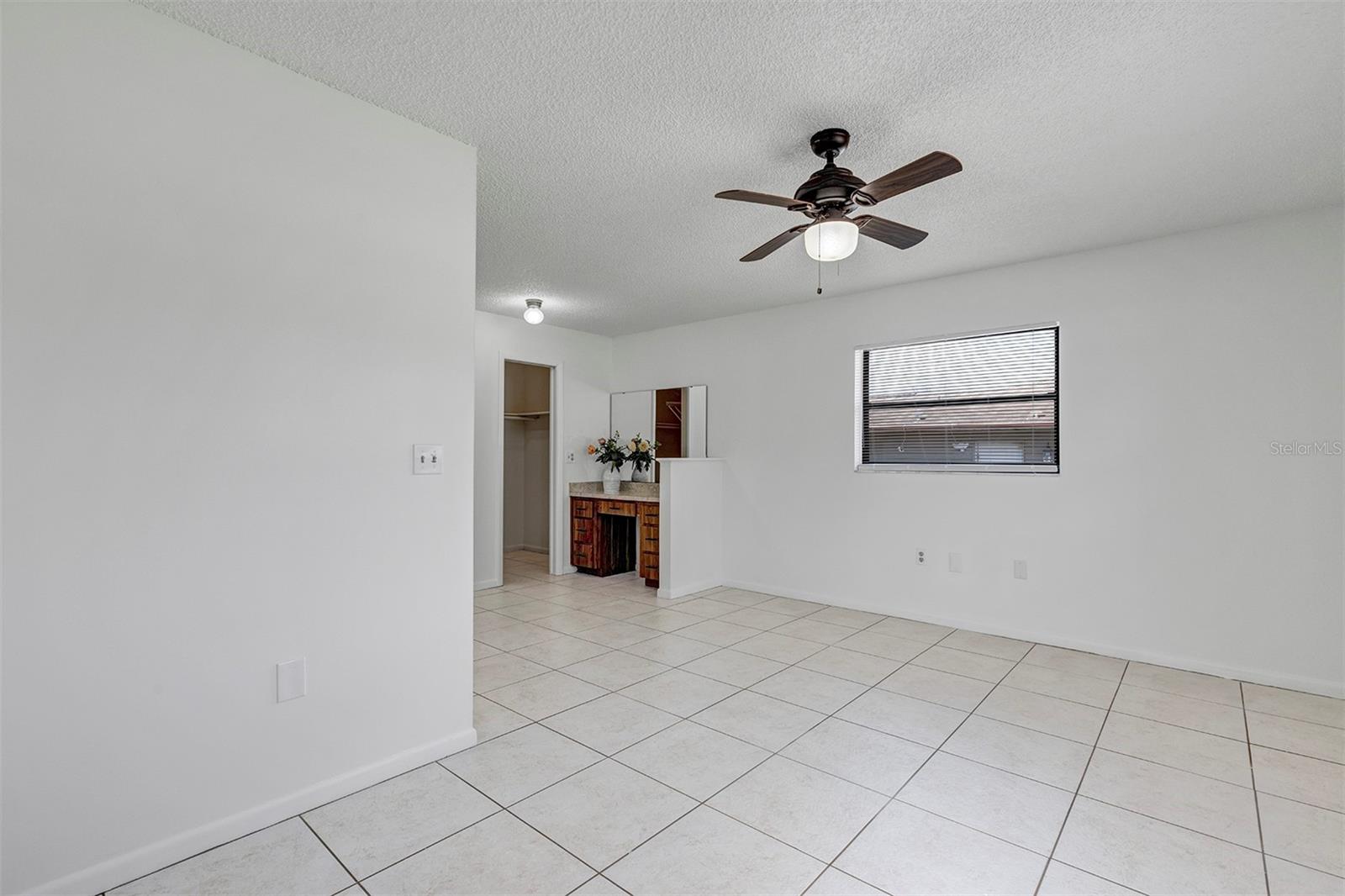 606 THIRD AVE, LADY LAKE, FL, 32159
