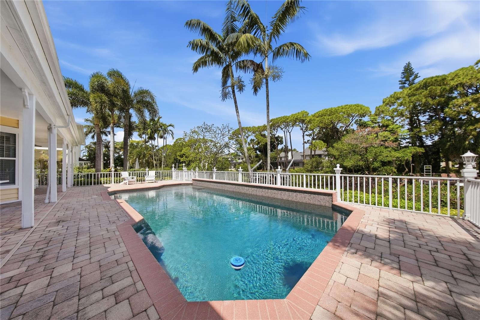 833 MARCO DR NE, ST PETERSBURG, FL, 33702