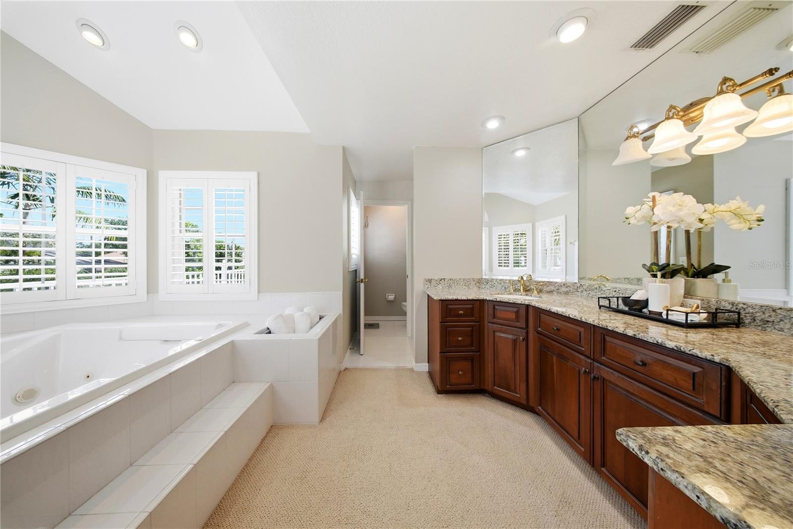 833 MARCO DR NE, ST PETERSBURG, FL, 33702