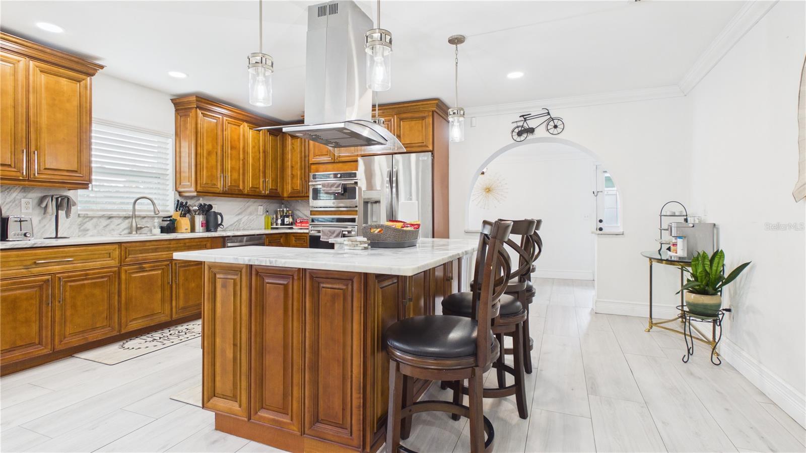 8721 N ORANGEVIEW AVE, TAMPA, FL, 33617