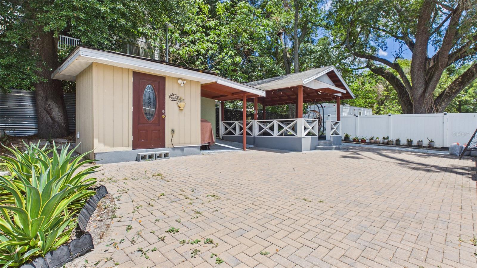 8721 N ORANGEVIEW AVE, TAMPA, FL, 33617