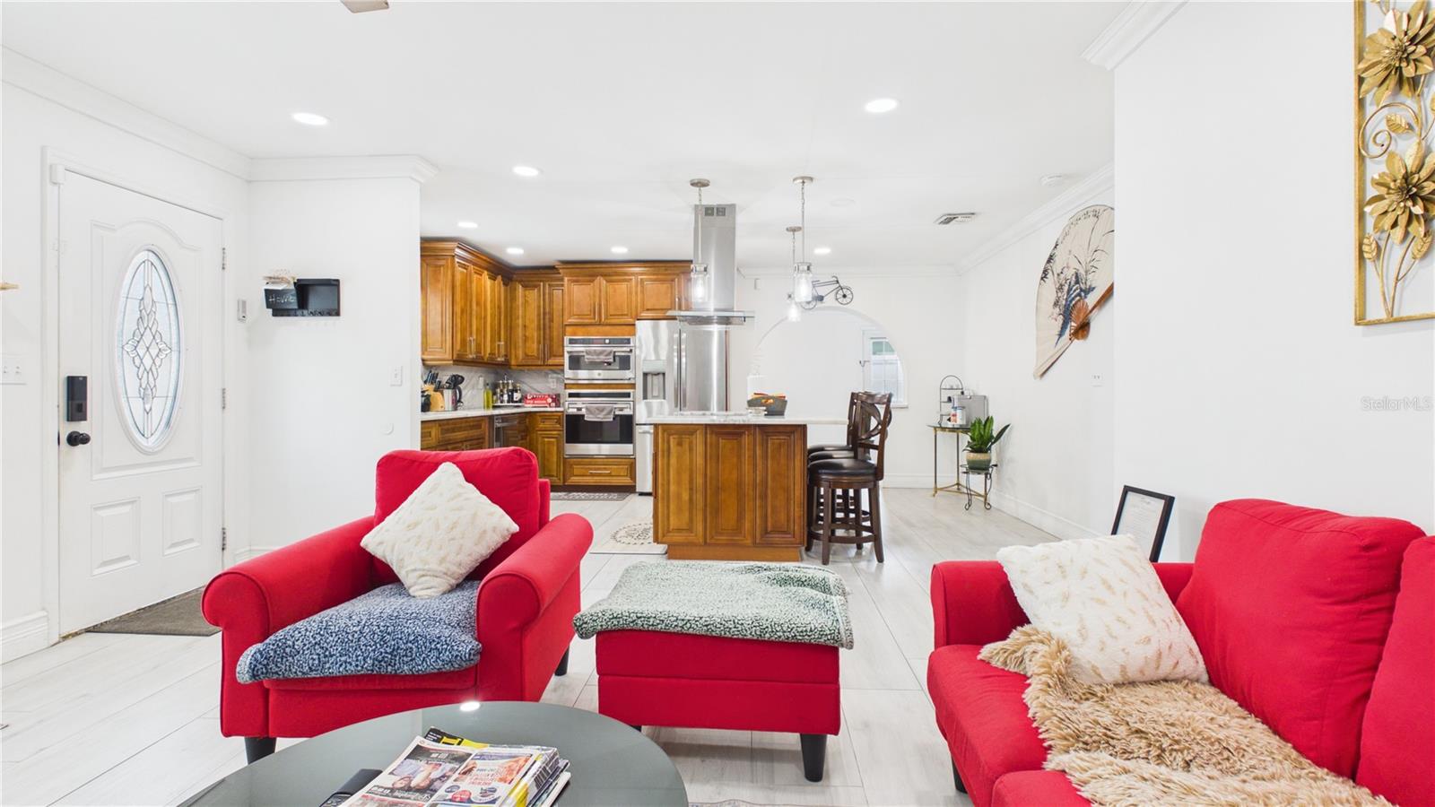 8721 N ORANGEVIEW AVE, TAMPA, FL, 33617