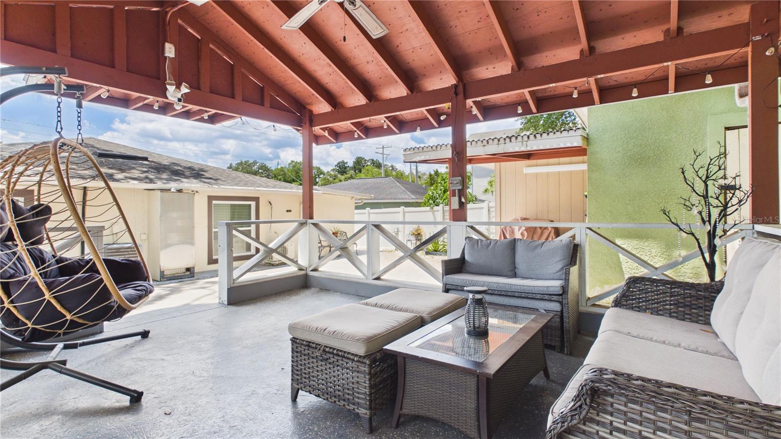 8721 N ORANGEVIEW AVE, TAMPA, FL, 33617