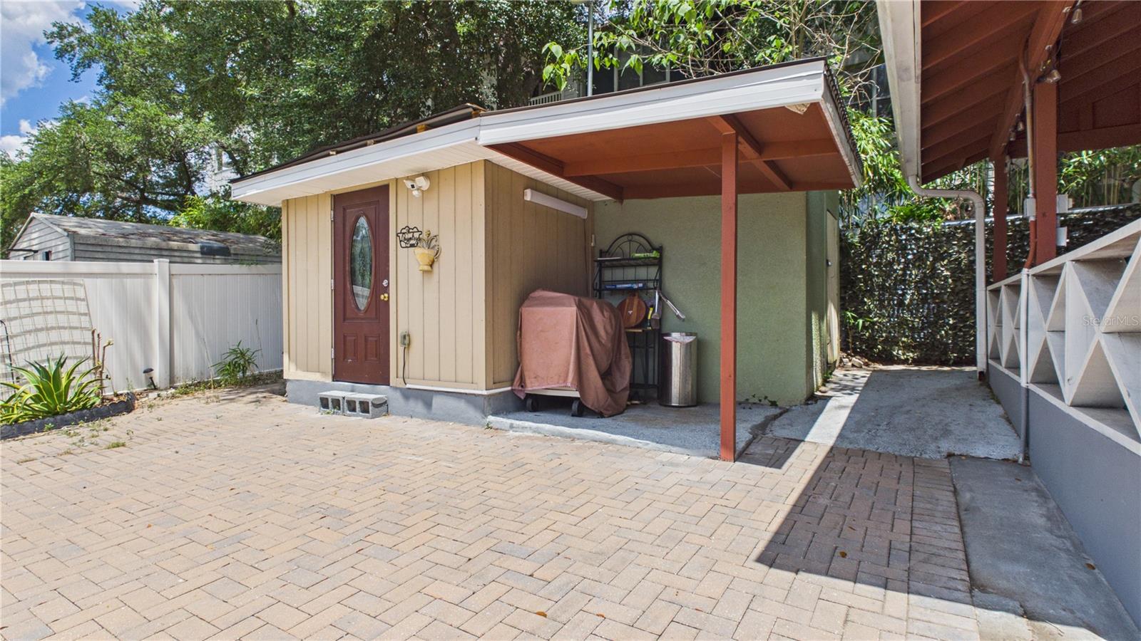 8721 N ORANGEVIEW AVE, TAMPA, FL, 33617