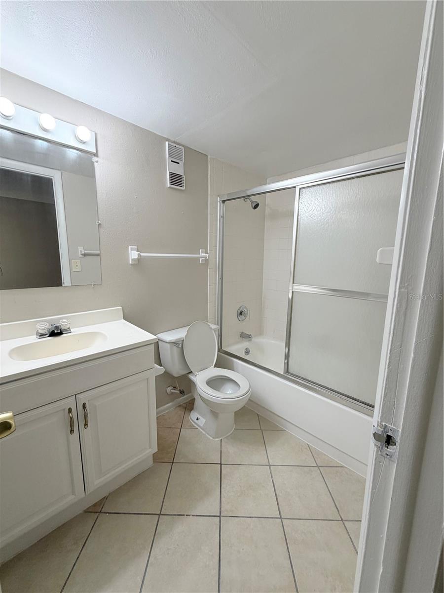 908 LAKE DESTINY RD #B, ALTAMONTE SPRINGS, FL, 32714