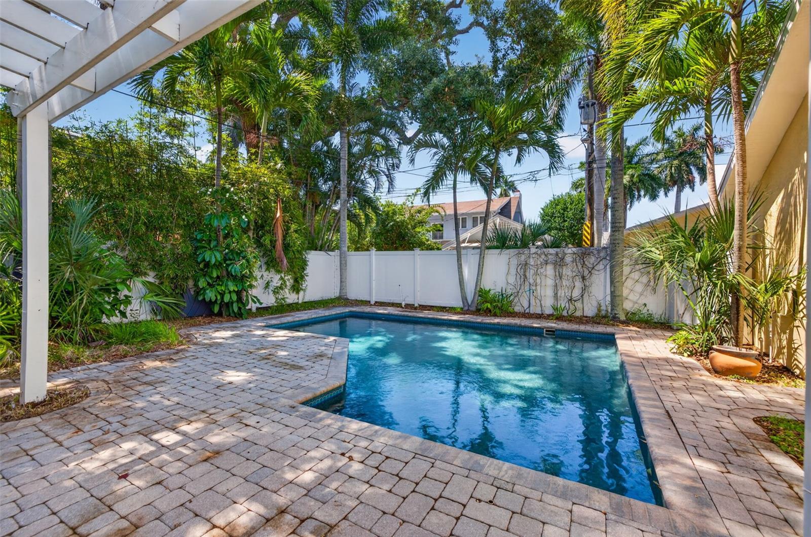 835 16TH AVE NE, ST PETERSBURG, FL, 33704