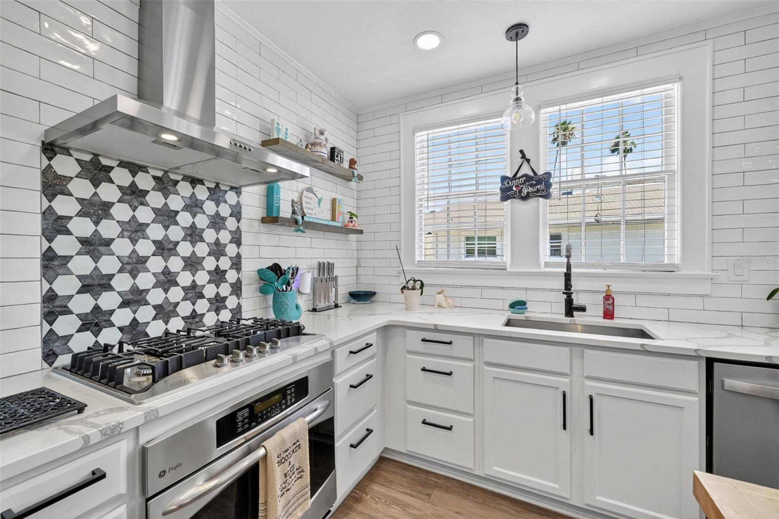 320 N BETTY LN, CLEARWATER, FL, 33755