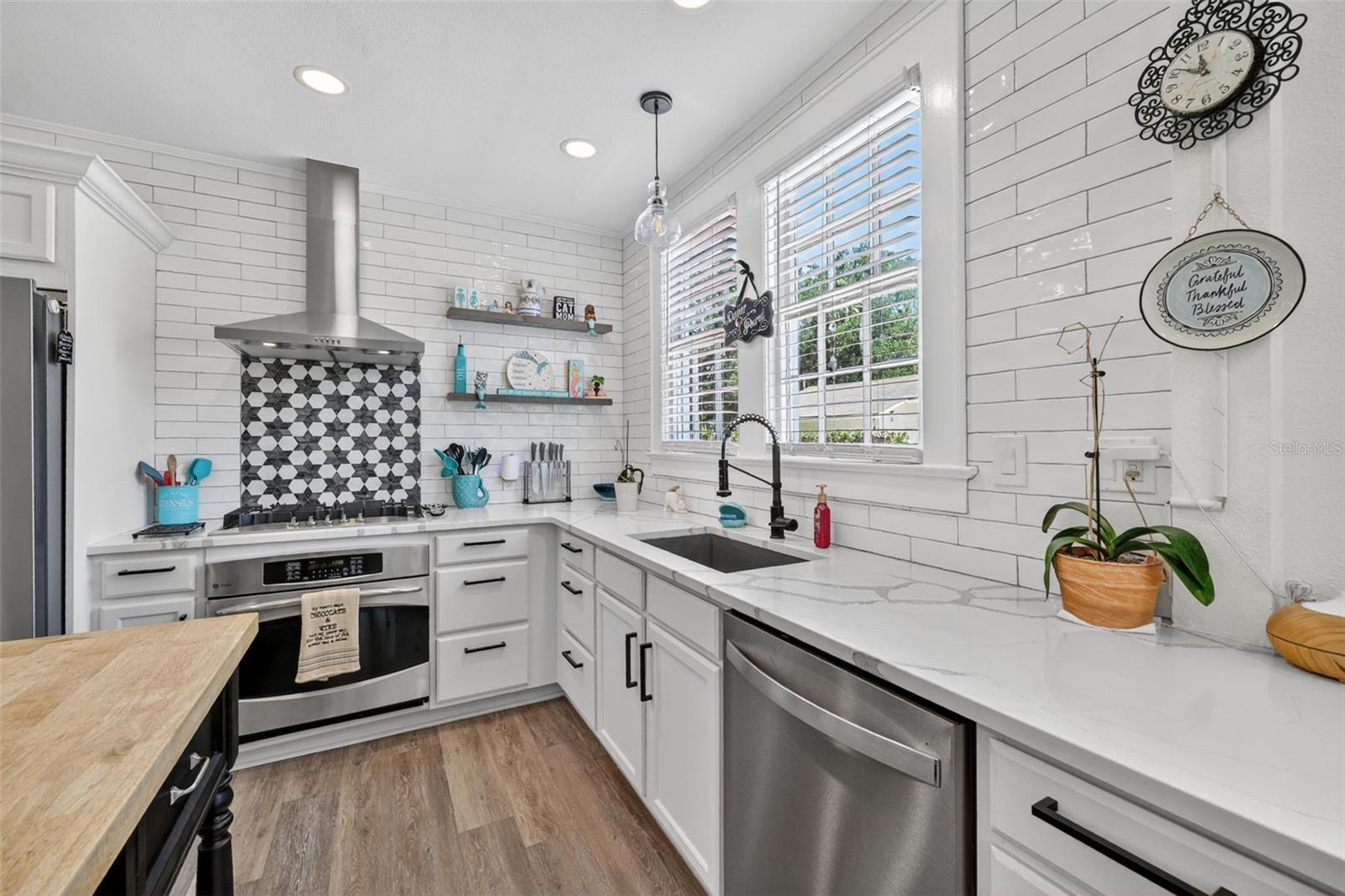 320 N BETTY LN, CLEARWATER, FL, 33755