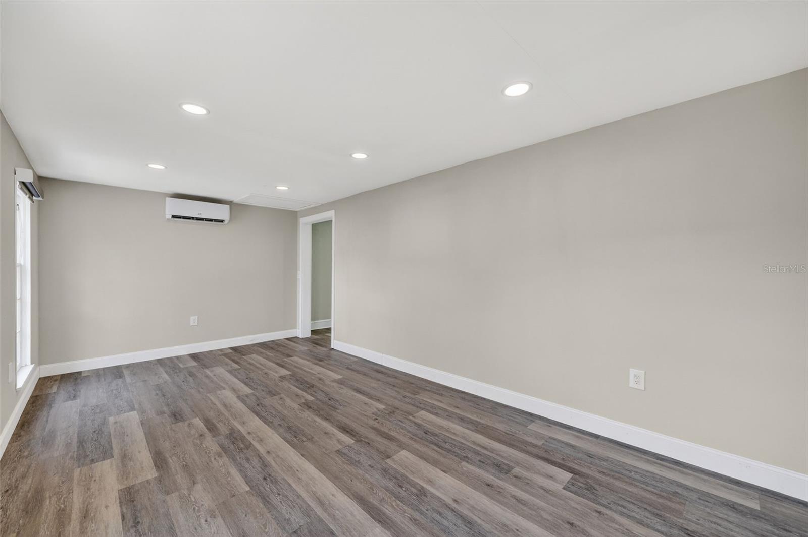 320 N BETTY LN, CLEARWATER, FL, 33755