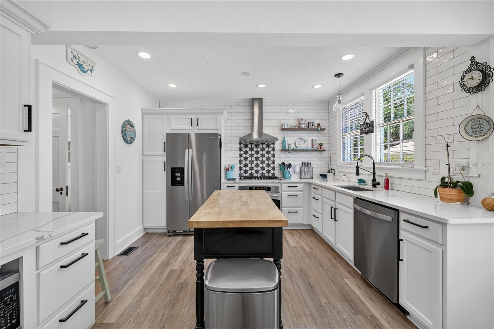 320 N BETTY LN, CLEARWATER, FL, 33755