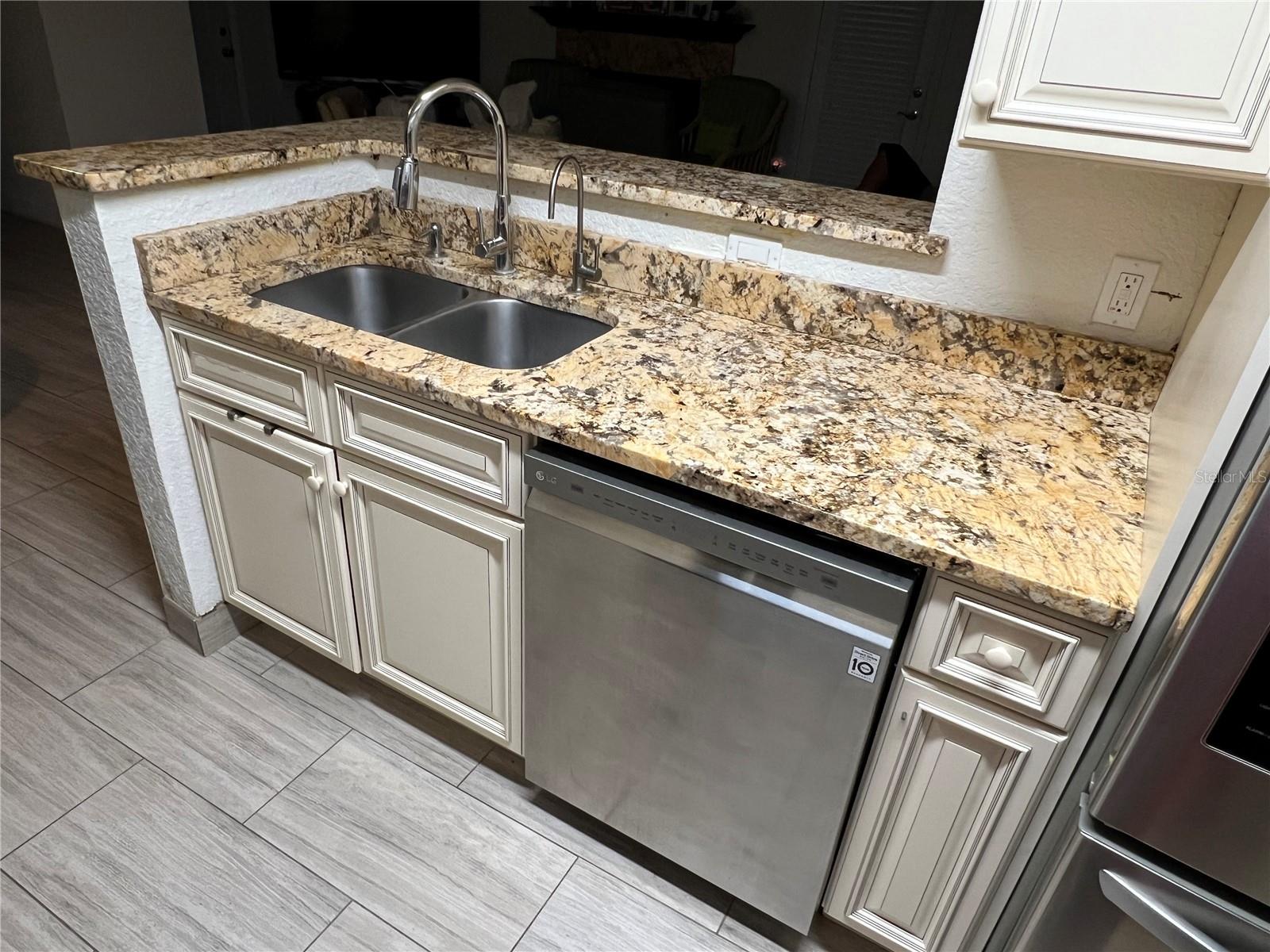 5587 DEVONBRIAR WAY #J105, ORLANDO, FL, 32822