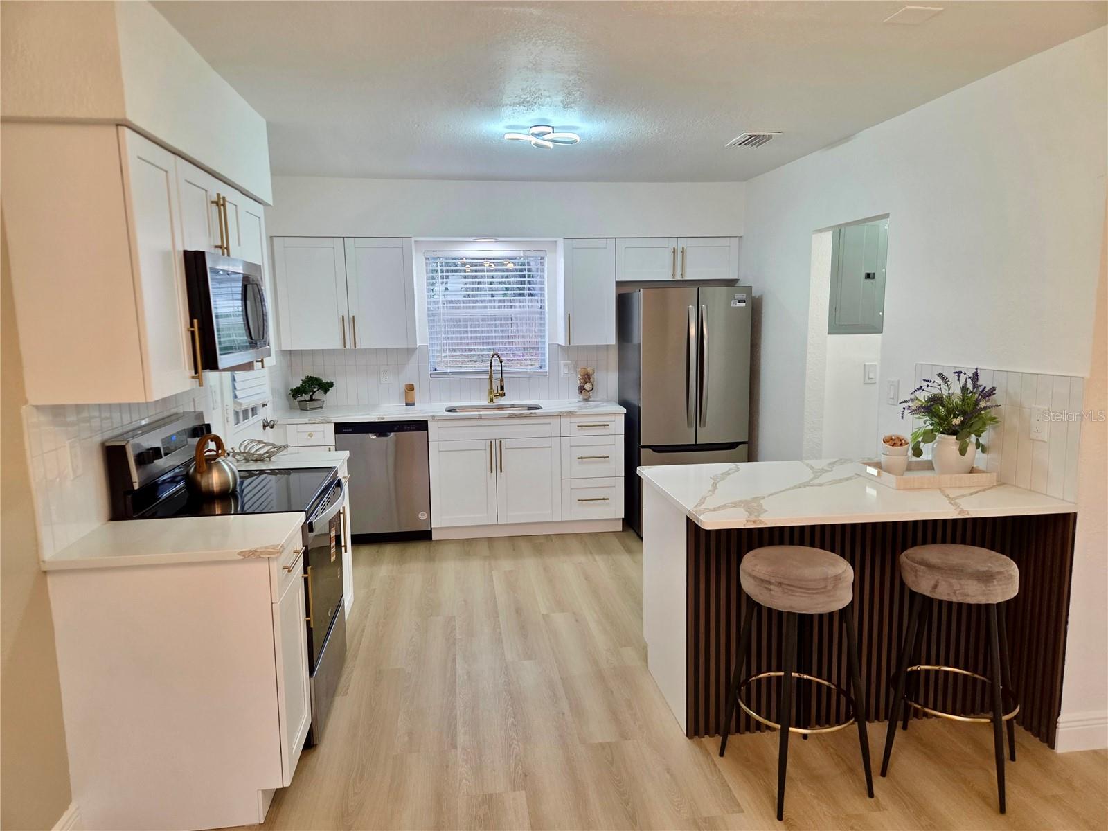 230 BEVERLY BLVD, BRANDON, FL, 33511