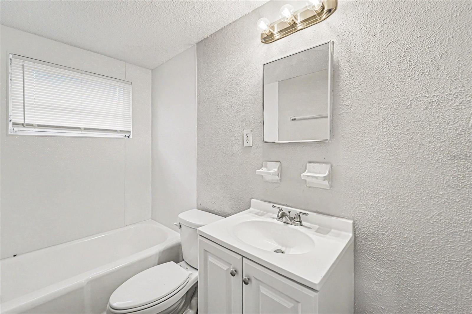 10112 N LANTANA AVE, TAMPA, FL, 33612
