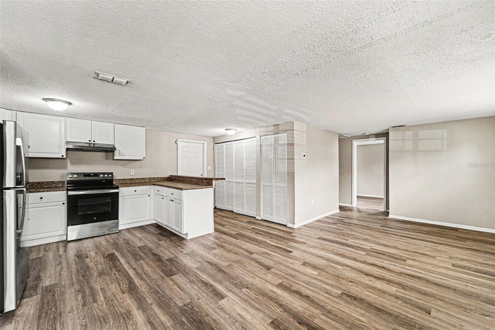10112 N LANTANA AVE, TAMPA, FL, 33612