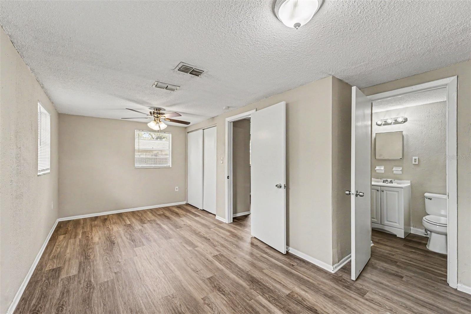 10112 N LANTANA AVE, TAMPA, FL, 33612