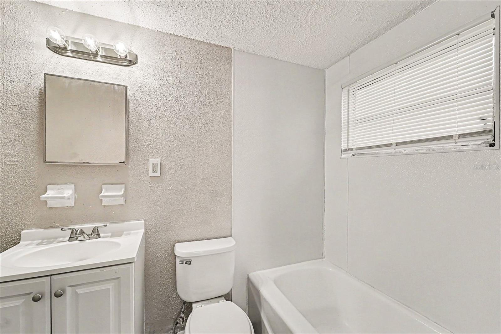 10112 N LANTANA AVE, TAMPA, FL, 33612