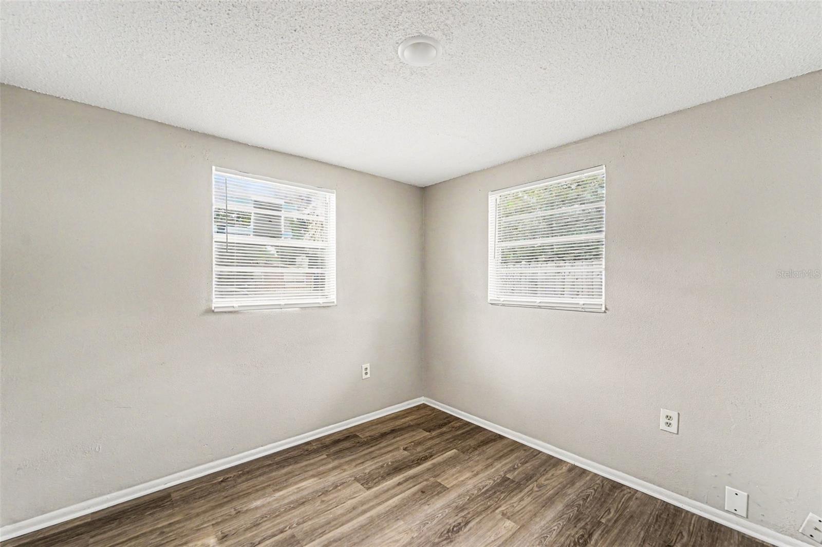 10112 N LANTANA AVE, TAMPA, FL, 33612